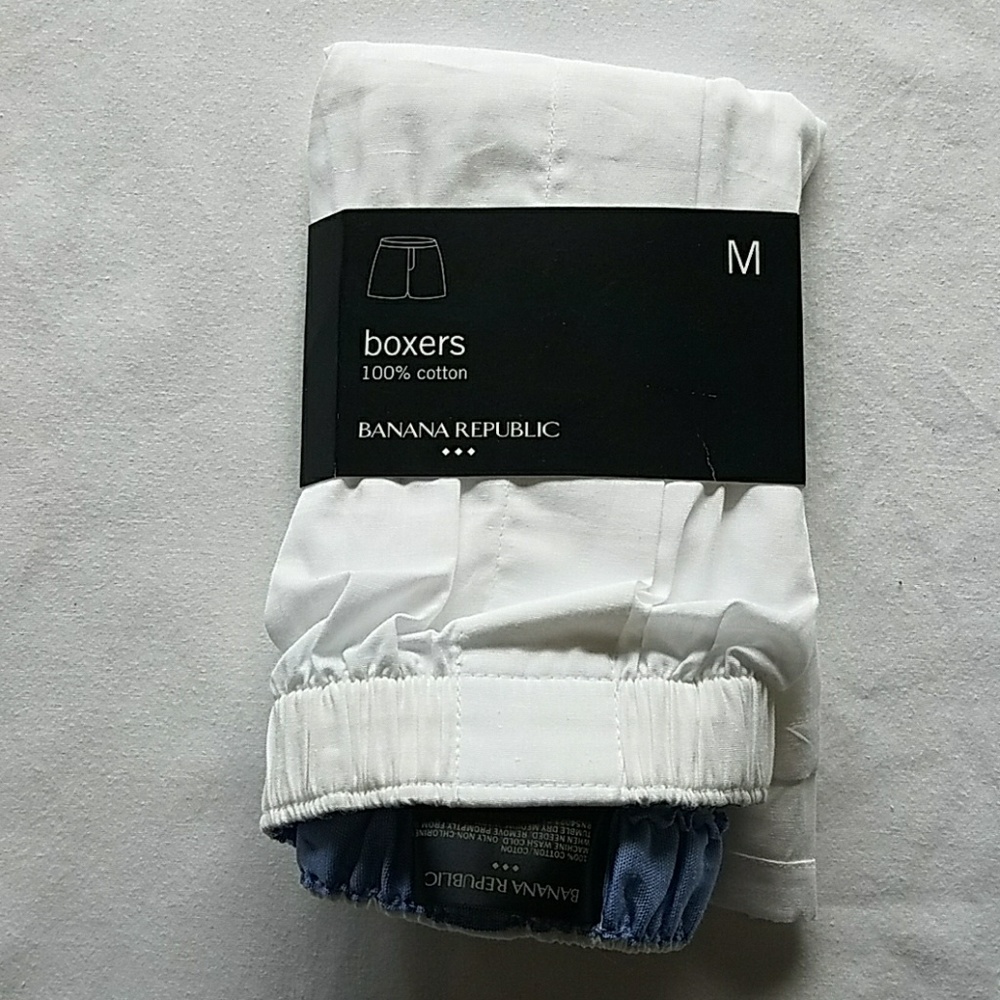 1 pair of white Banana Republic Boxers SIZE Medium